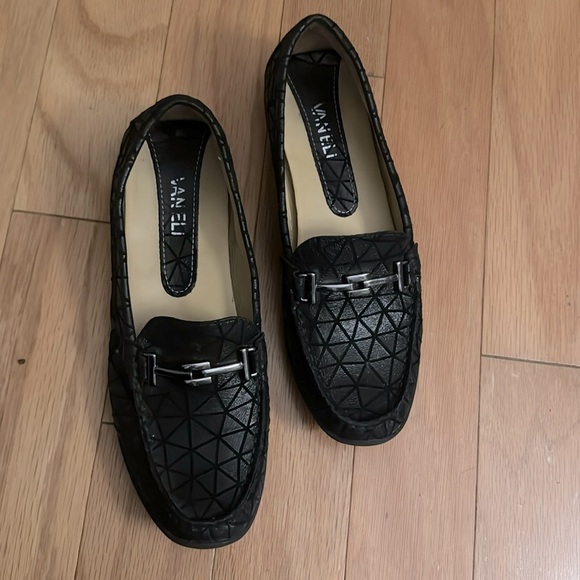 VANELi | Black | Textured Leather Loafers | size 8 Narrow - Picture 1 of 9